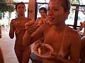欧米美女 食糞軍団 スカトロ・カーニバル