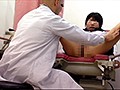 女子校生の患者をいやらしく診察・触診するエロ医師の記録動画