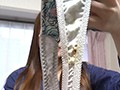 女性が今日履いてるパンツは結構汚れている