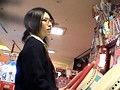 街行く女子校生のスカートを追いかけたら…