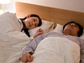 女性が一番ムラムラしている月に一度の排卵日を狙われ、スケベな管理人の濃厚精液を膣内射精されて寝盗られたウチの妻 臼井さと美