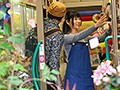 某花屋で働く看板娘あやめちゃん（仮）AVデビュー！神対応で人気な地味カワ女子は肉厚パイパン神ま●こ！！ 依頼ナンパVol.10