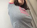 女子がTシャツやタンクトップ脱ぐときに『プリンっ』もしくは『ブルンっ』って飛び出るおっぱい。その2【激安アウトレット】