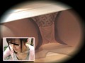 奥さんゴメンネ！盗撮しちゃいました！2画面！ 人妻胸チラ＆パンチラ2カメで撮っちゃいました！6 インチキアンケートで2つのカメラが奥さんの秘部をまる映し！77人