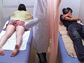 デカチンは愛を越えるか？！彼氏VS巨チン整体師！ カップルでやって来た彼女に回春マッサージをしてデカチンみせつけ彼氏の真横でヤル！ 本当は欲求不満だった彼女！彼氏のより大きい巨チンに生唾ゴクリ！