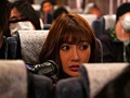 夜行バスに派遣された明日花キララが声の出せない状況でガチ素人さんを誘惑して、無音スローピストンSEXまでしちゃいました。