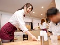 カフェでバイトするゆりちゃんは、セクハラされまくりのムッチリ巨乳レディ 二階堂ゆり （DOD）