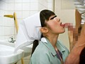 「ただいま清掃中」なんか視線を感じる…駅の公衆便所掃除のおばちゃんに朝勃ちしたデカチンポをみせつけたらヤレた！「うぅんアナタのスゴイ大きいから驚いちゃったのよぉ」「ちょっと触ってみますか？」