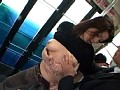 「路線バスで美淑女の尻に勃起チ○ポを擦りつけたらヤられるか？」