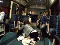 周りに気づかれても別れたくない思いでしゃぶりまくる土下座女