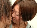 顔出し素人娘が舌を絡ませ赤面ディープキス