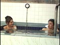想像してみて下さい。もしも艶やか熟女と二人きりでお風呂に入っていて勃起したチ○ポを見られたら…