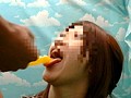 顔出し素人娘のセンズリしている真横でチ○ポ飴やらしくフェラチオして下さい！時々、生フェラ