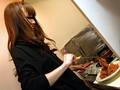 同棲カップルの家に密着取材にきたカメラマンが巨大チンポだったら彼女を寝取れるか！？