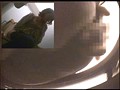 トイレ盗撮！！熟女が肛門グリグリ、アナルオナニー