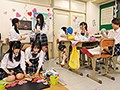 女子に囲まれて男はボクひとり！？の王様ゲーム！！文化祭準備居残りver 文化祭の準備で残った放課後の教室で、ボクは拒否権無しの王様ゲームに強制参加！普段からクラスの女子にはひどい扱いを受けているので、ビビリながらもメンバーに加わったら文化祭の準備でテンショ…