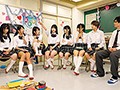 女子に囲まれて男はボクひとり！？の王様ゲーム！！文化祭準備居残りver 文化祭の準備で残った放課後の教室で、ボクは拒否権無しの王様ゲームに強制参加！普段からクラスの女子にはひどい扱いを受けているので、ビビリながらもメンバーに加わったら文化祭の準備でテンショ…