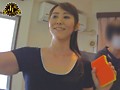 嫁のいない日に朝から家事にいそしんでるお義母さんの完熟ピタパン巨尻を見ていたら急にムラムラしてしまい…そのままバックで即ハメ中出し！