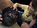 10000mlの小便 大量のオシッコをM男にぶっかけ、飲ませて喜ぶド変態痴女 森下美怜