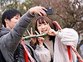 【数量限定】色白華奢な彼女が巨漢先輩の馬乗りプレスで寝取られ快楽堕ち 架乃ゆら 生写真付き