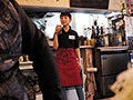 働く姿が愛くるしい。カタコトの女子店員。リン22歳