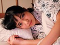 唾液を絡ませ自ら腰を振る。素顔丸出し一泊旅行。「おじさんを撃ち抜くスマイルの淫乱すぎる豹変」 根尾あかり